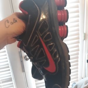 Black and pink nike shox